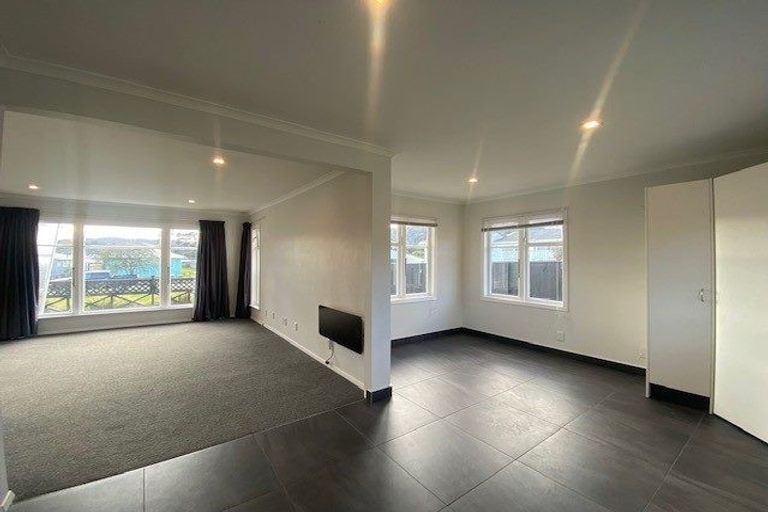 Photo of property in 36 Hinau Grove, Wainuiomata, Lower Hutt, 5014
