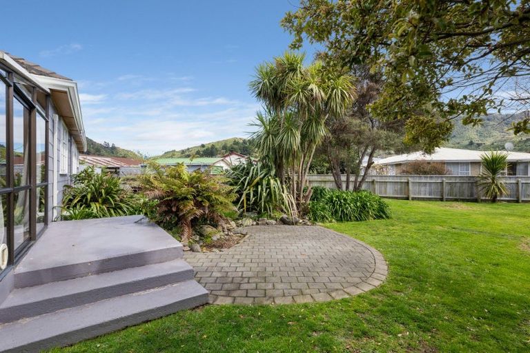 Photo of property in 27 Oxford Street, Picton, 7220