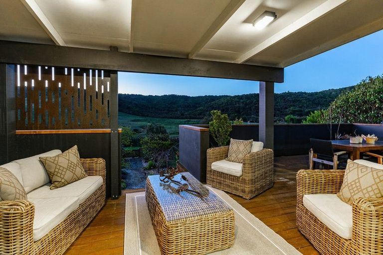 Photo of property in 11 Glentui Place, Waikawa, Picton, 7220