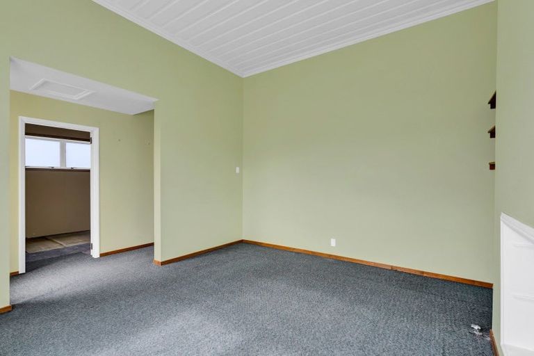 Photo of property in 3 Carrington Street, New Plymouth, 4310