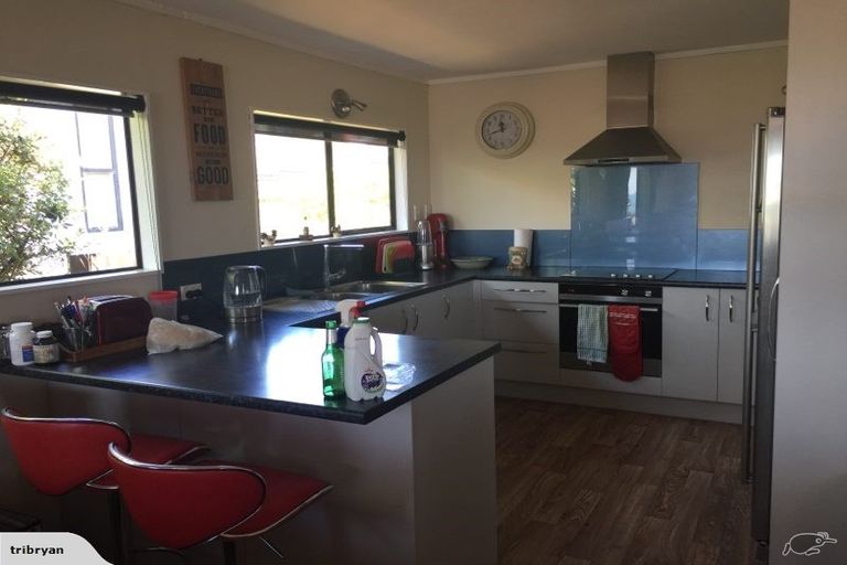 Photo of property in 14 Ngatira Place, Snells Beach, 0920