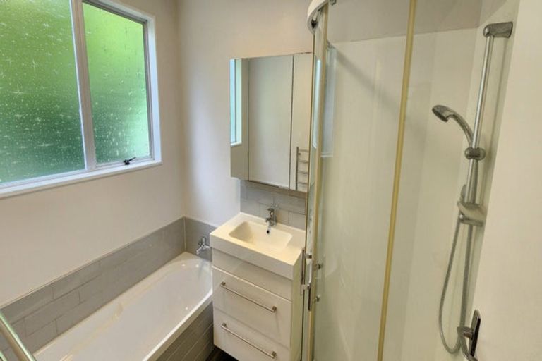 Photo of property in 28a Riversdale Drive, Merrilands, New Plymouth, 4312