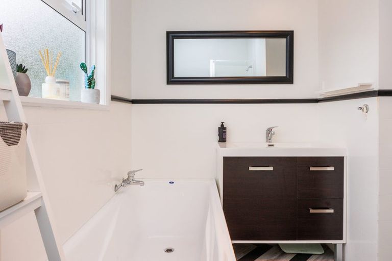 Photo of property in 386 Ruahine Street, Terrace End, Palmerston North, 4410