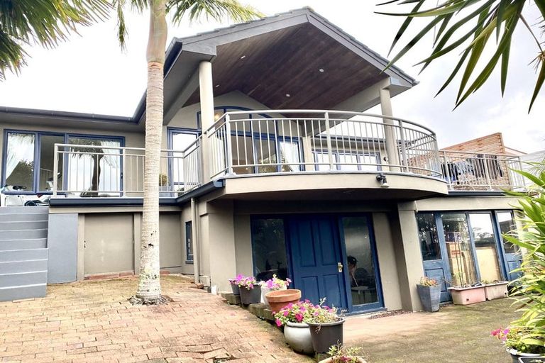 Photo of property in 473 East Coast Road, Murrays Bay, Auckland, 0630