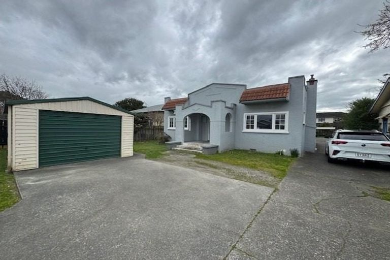 Photo of property in 437 Featherston Street, Palmerston North, 4414