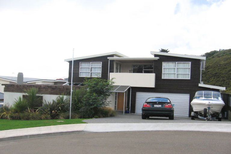 Photo of property in 3 Halewood Grove, Churton Park, Wellington, 6037