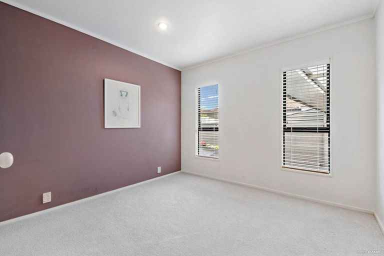 Photo of property in 2/17 Pax Avenue, Forrest Hill, Auckland, 0620