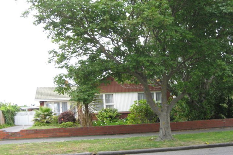 Photo of property in 82 Avondale Road, Avondale, Christchurch, 8061