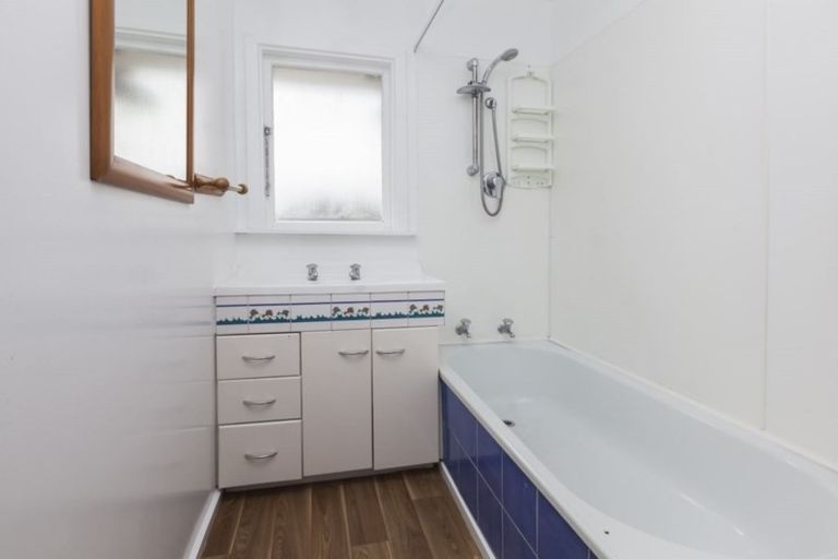 Photo of property in 37 Pembroke Street, Avondale, Christchurch, 8061