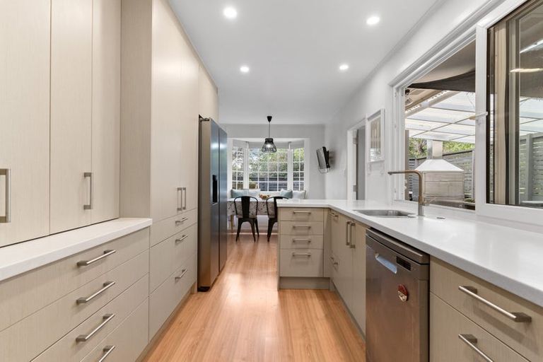 Photo of property in 15 Taioma Crescent, Te Atatu Peninsula, Auckland, 0610