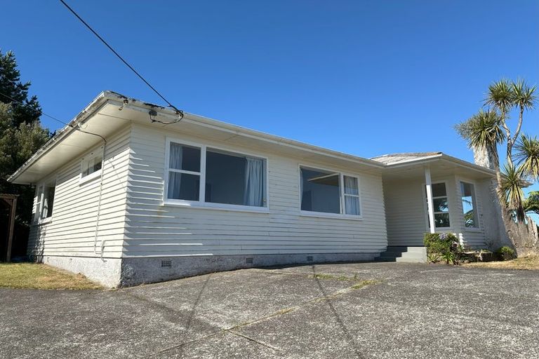 Photo of property in 202 Nevay Road, Karaka Bays, Wellington, 6022