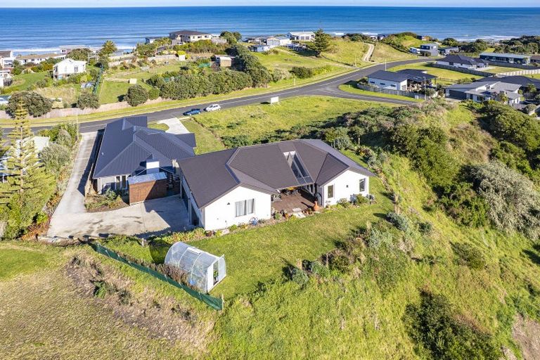 Photo of property in 12 Longbeach Drive, Castlecliff, Whanganui, 4501
