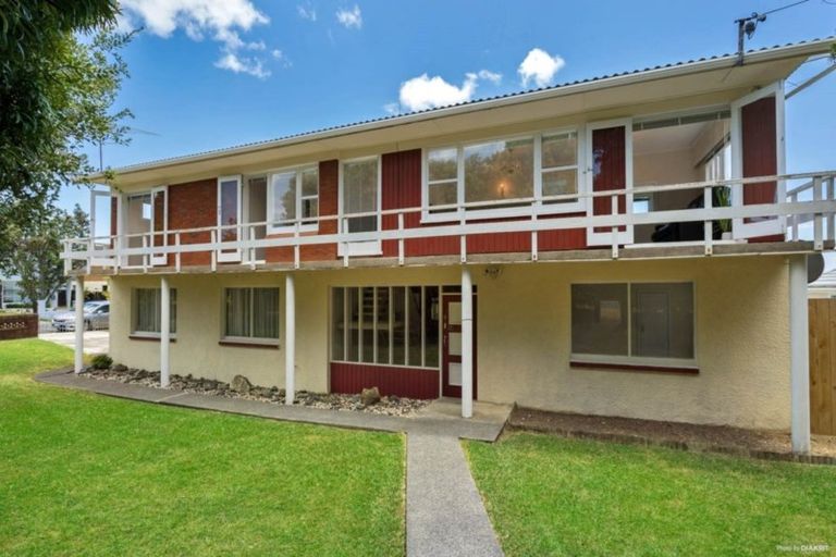 Photo of property in 80 Te Atatu Road, Te Atatu South, Auckland, 0610