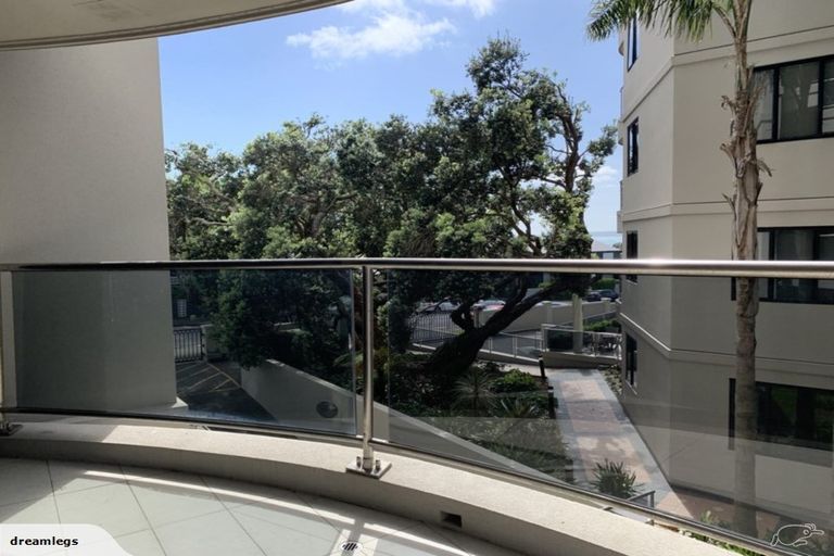 Photo of property in 1e/175 Hurstmere Road, Takapuna, Auckland, 0622