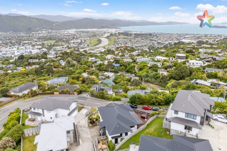 Photo of property in 6 Poto Road, Normandale, Lower Hutt, 5010
