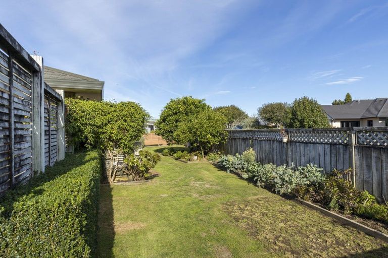 Photo of property in 6 Royal Heights, Glen Avon, New Plymouth, 4312