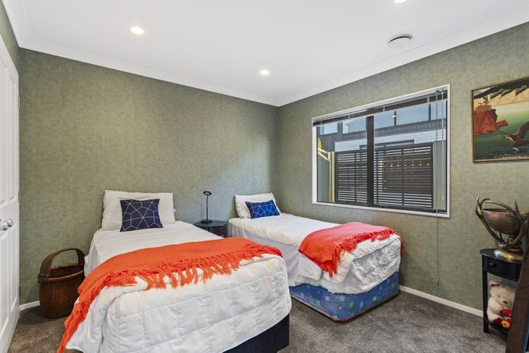 Photo of property in 14 The Parade, Bucklands Beach, Auckland, 2012