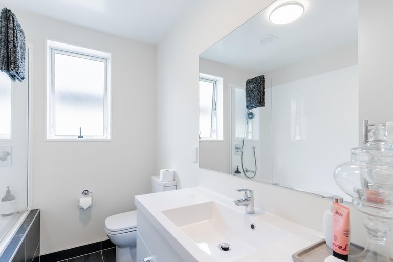 Photo of property in 5 Stitchbird Crescent, Papakura, 2110