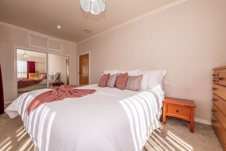 Photo of property in 92 Russell Street, Westport, 7825