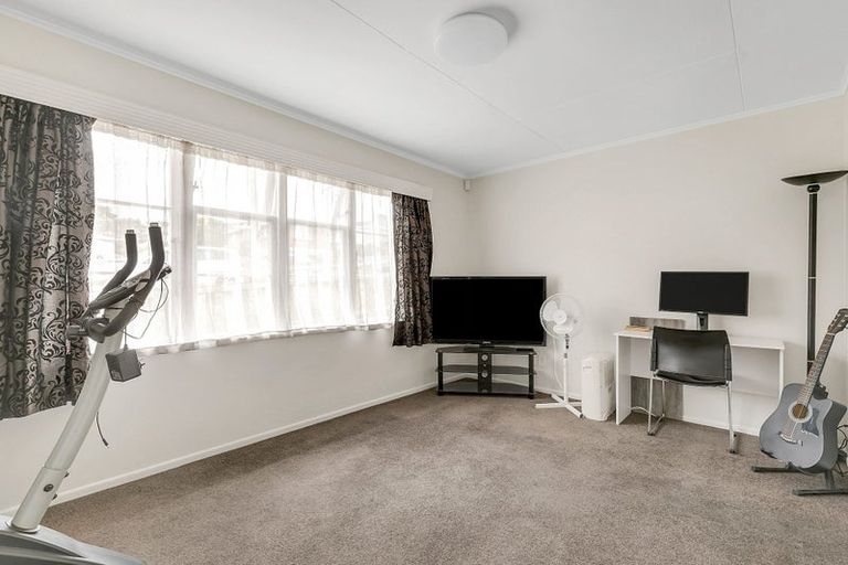 Photo of property in 25 York Place, Cannons Creek, Porirua, 5024