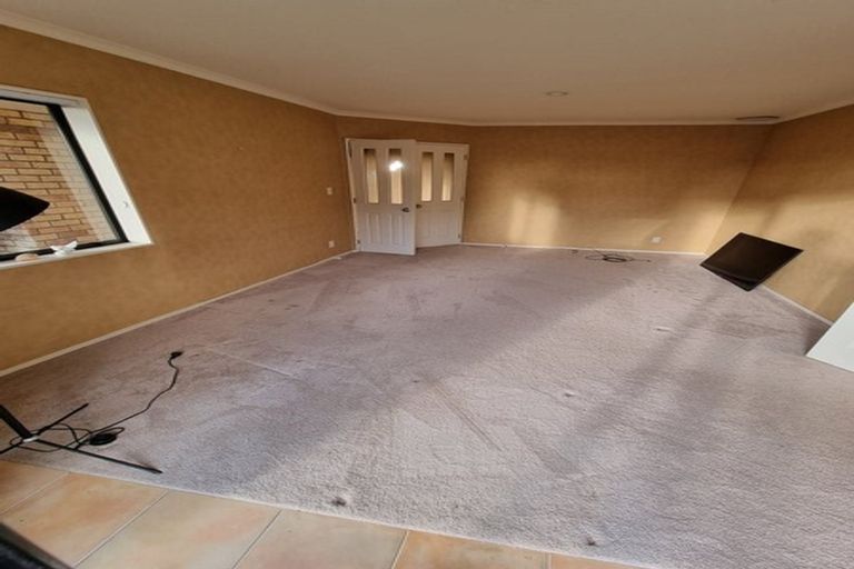 Photo of property in 3 Cricklade Terrace, Windsor Park, Auckland, 0632