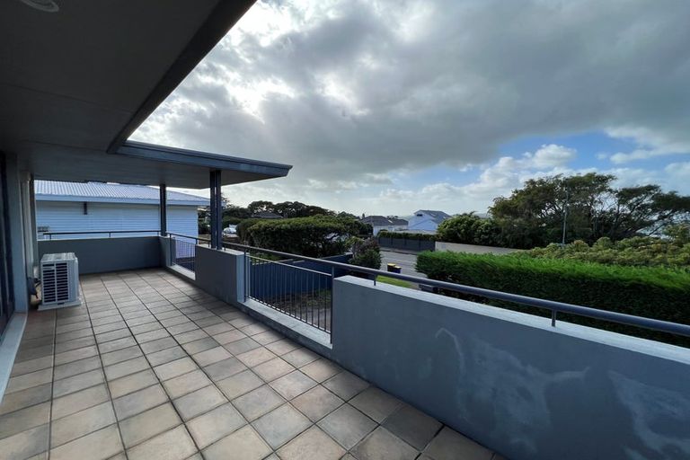 Photo of property in 190 Hurstmere Road, Takapuna, Auckland, 0622