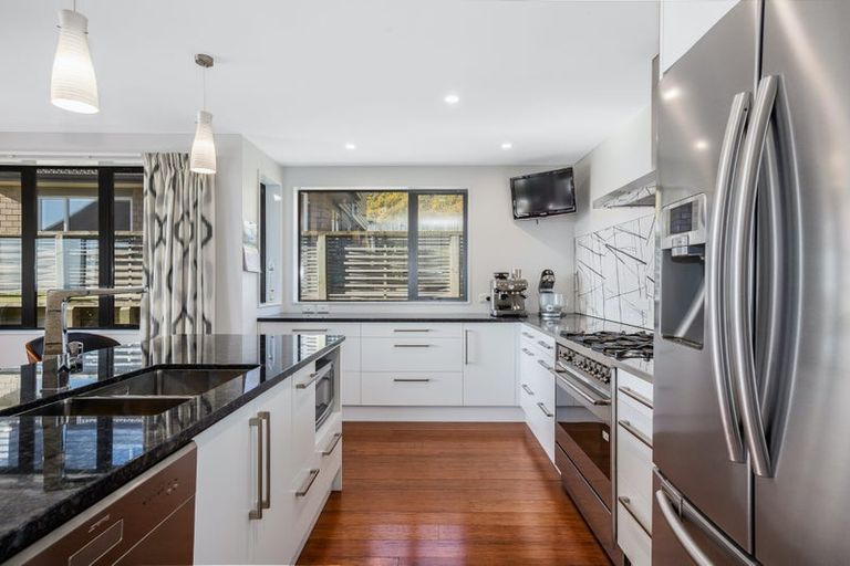 Photo of property in 14 The Fjord, Aotea, Porirua, 5024