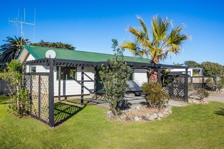 Photo of property in 16b Karaka Street, Otaki Beach, Otaki, 5512