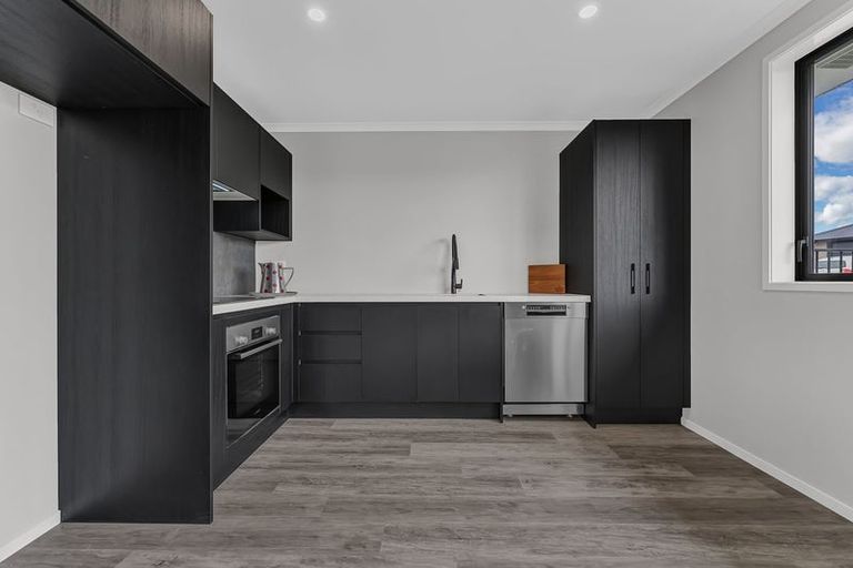 Photo of property in 2 Paapaka Way, Waiuku, 2123