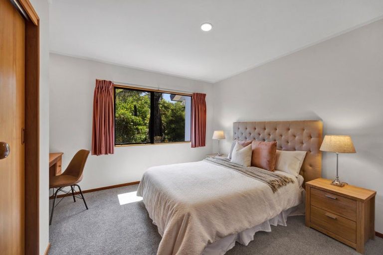 Photo of property in 6 Bushview Place, Upper Vogeltown, New Plymouth, 4310