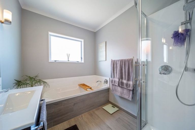 Photo of property in 50 Lismore Street, Merrilands, New Plymouth, 4312