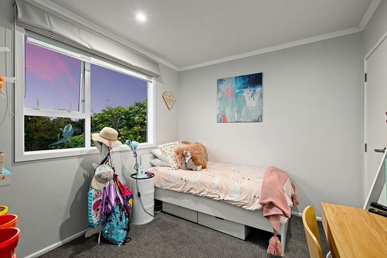 Photo of property in 23 Helleur Road, Massey, Auckland, 0614