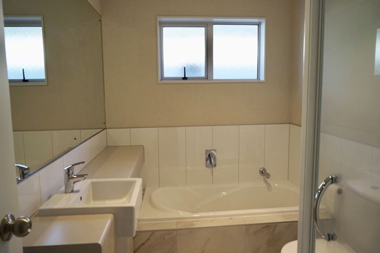 Photo of property in 100 Flat Bush School Road, Flat Bush, Auckland, 2019