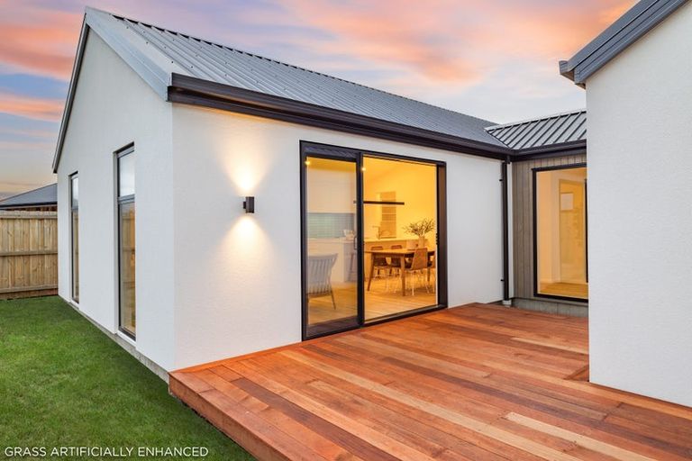 Photo of property in 10 Dalness Crescent, Halswell, Christchurch, 8025