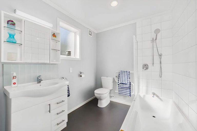 Photo of property in 25 Omar Street, Khandallah, Wellington, 6035