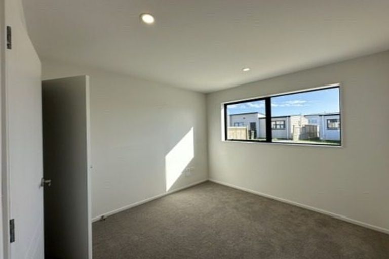 Photo of property in 15b Poruru Close, Papakura, 2110