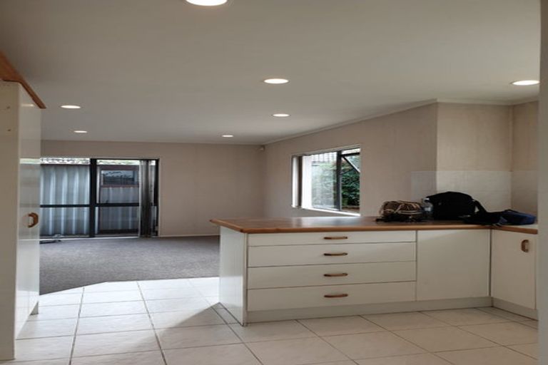 Photo of property in 8 Dunn Place, Farm Cove, Auckland, 2010