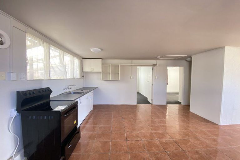 Photo of property in 8 Sabot Place, Massey, Auckland, 0614