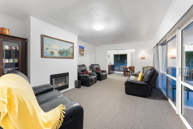 Photo of property in 24 Jocelyn Crescent, Pinehaven, Upper Hutt, 5019