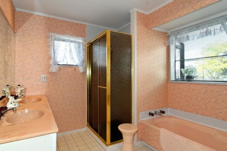 Photo of property in 8 Fathom Place, Te Atatu Peninsula, Auckland, 0610