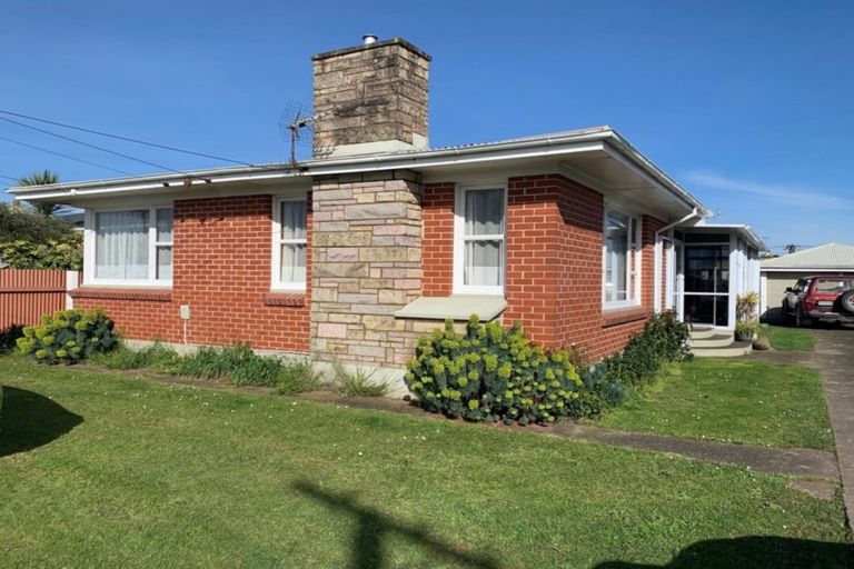 Photo of property in 35 Egmont Street, Hawera, 4610