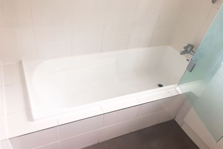 Photo of property in 20 Golf Road, New Lynn, Auckland, 0600