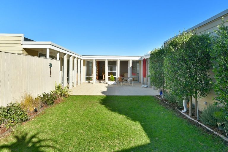 Photo of property in 58 Settlers Grove, Orewa, 0931