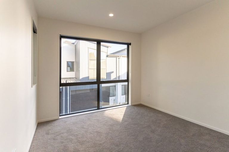 Photo of property in 16 Rangimarie Close, Opaheke, Papakura, 2113