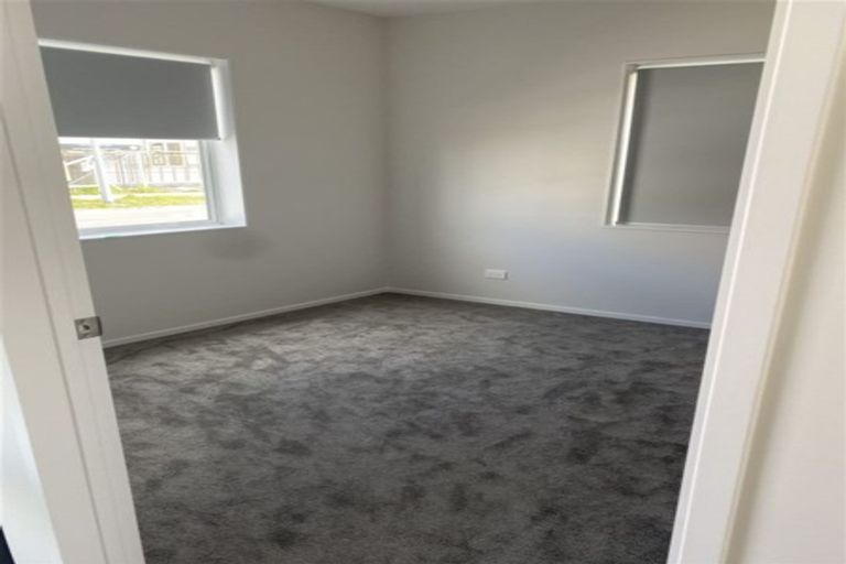 Photo of property in 24 Warbler Crescent, Papakura, 2110