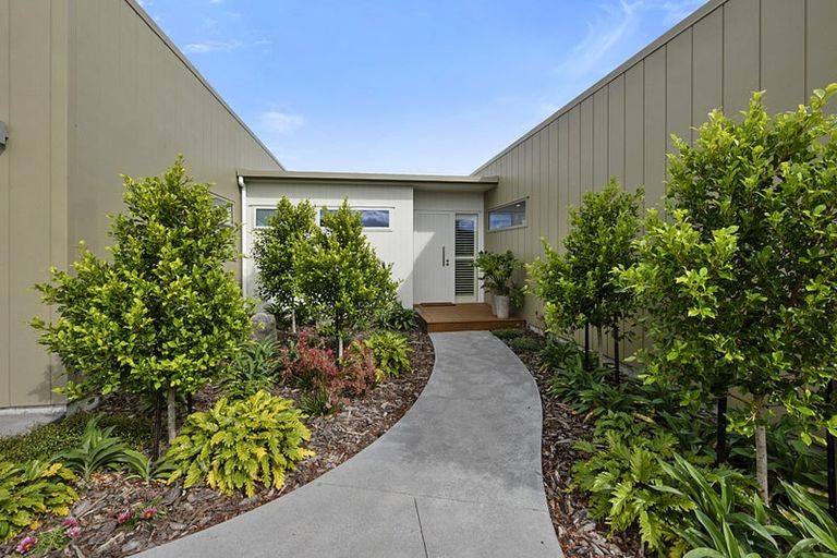 Photo of property in 5 Greenpath Lane, Hurworth, New Plymouth, 4310