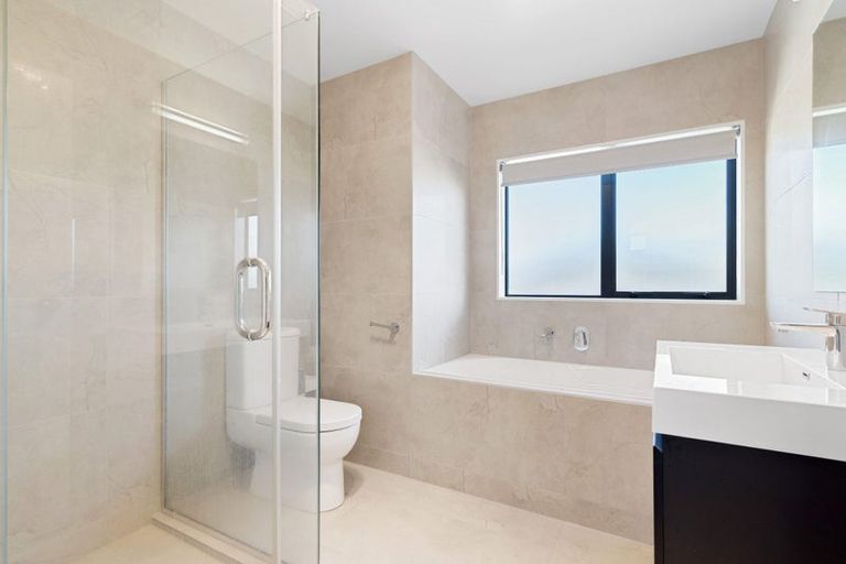 Photo of property in 11 Matisse Drive, West Harbour, Auckland, 0618