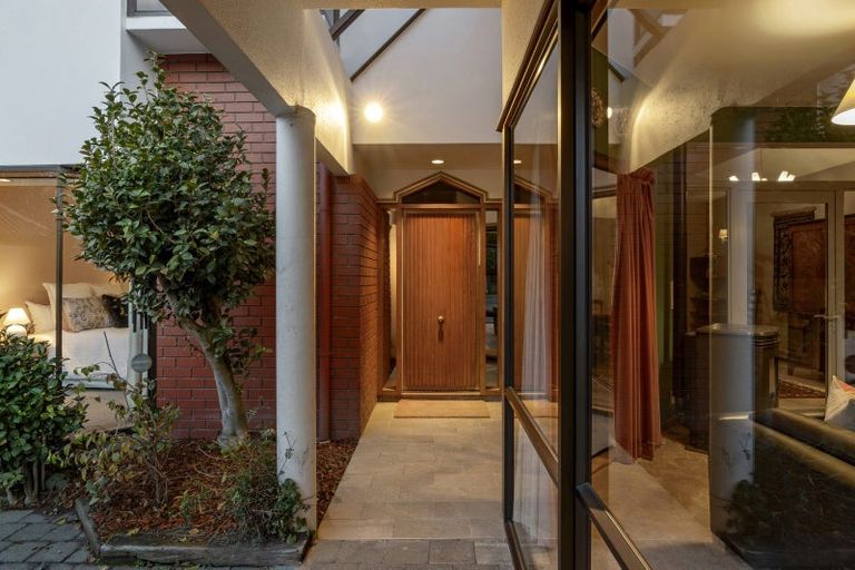 Photo of property in 20 Snowdon Road, Fendalton, Christchurch, 8052