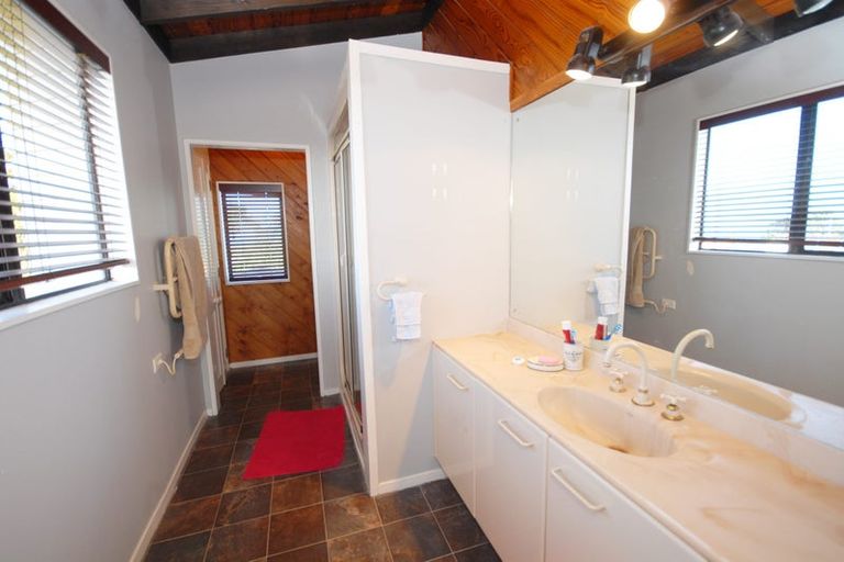 Photo of property in 1/134 Aberdeen Road, Campbells Bay, Auckland, 0620