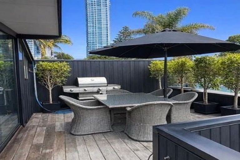 Photo of property in 15a The Strand, Takapuna, Auckland, 0622